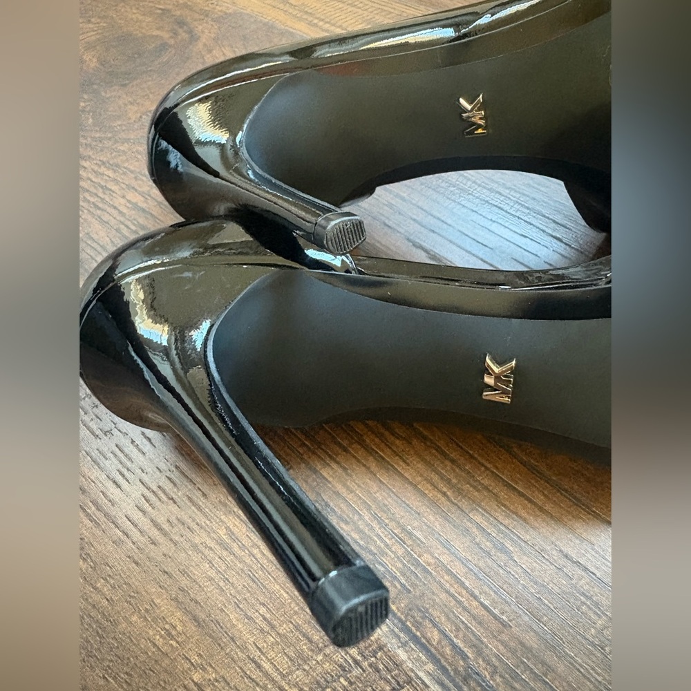 Michael Kors Black Patent Leather Pointed Toe Stiletto Heels - Picture 5 of 6